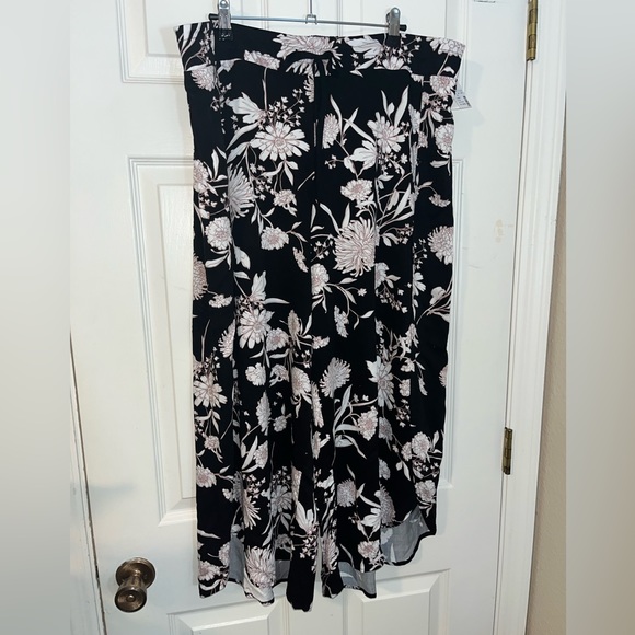 Maurice’s Floral Gaucho Flyaway Pants Sz XXL - Picture 4 of 12